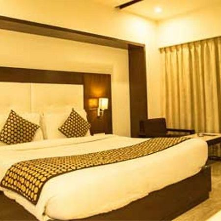 The Grand Thakar Hotel Rajkot Exterior foto