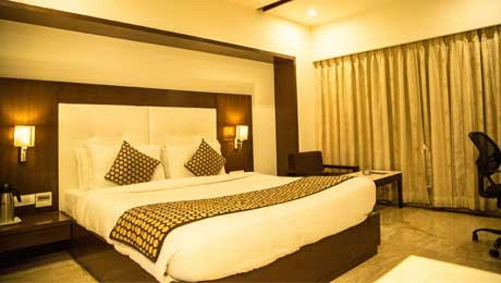 The Grand Thakar Hotel Rajkot Exterior foto